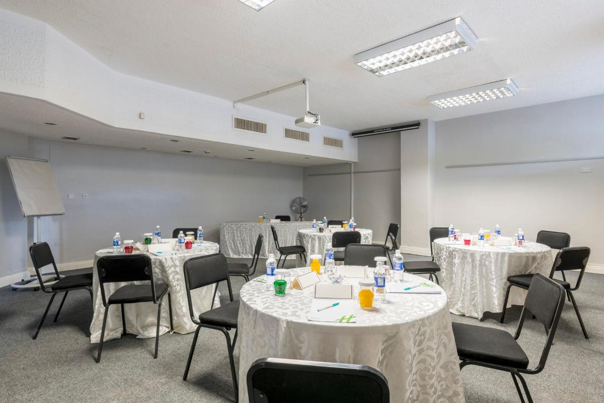 Holiday Inn - Mutare By Ihg Exterior photo